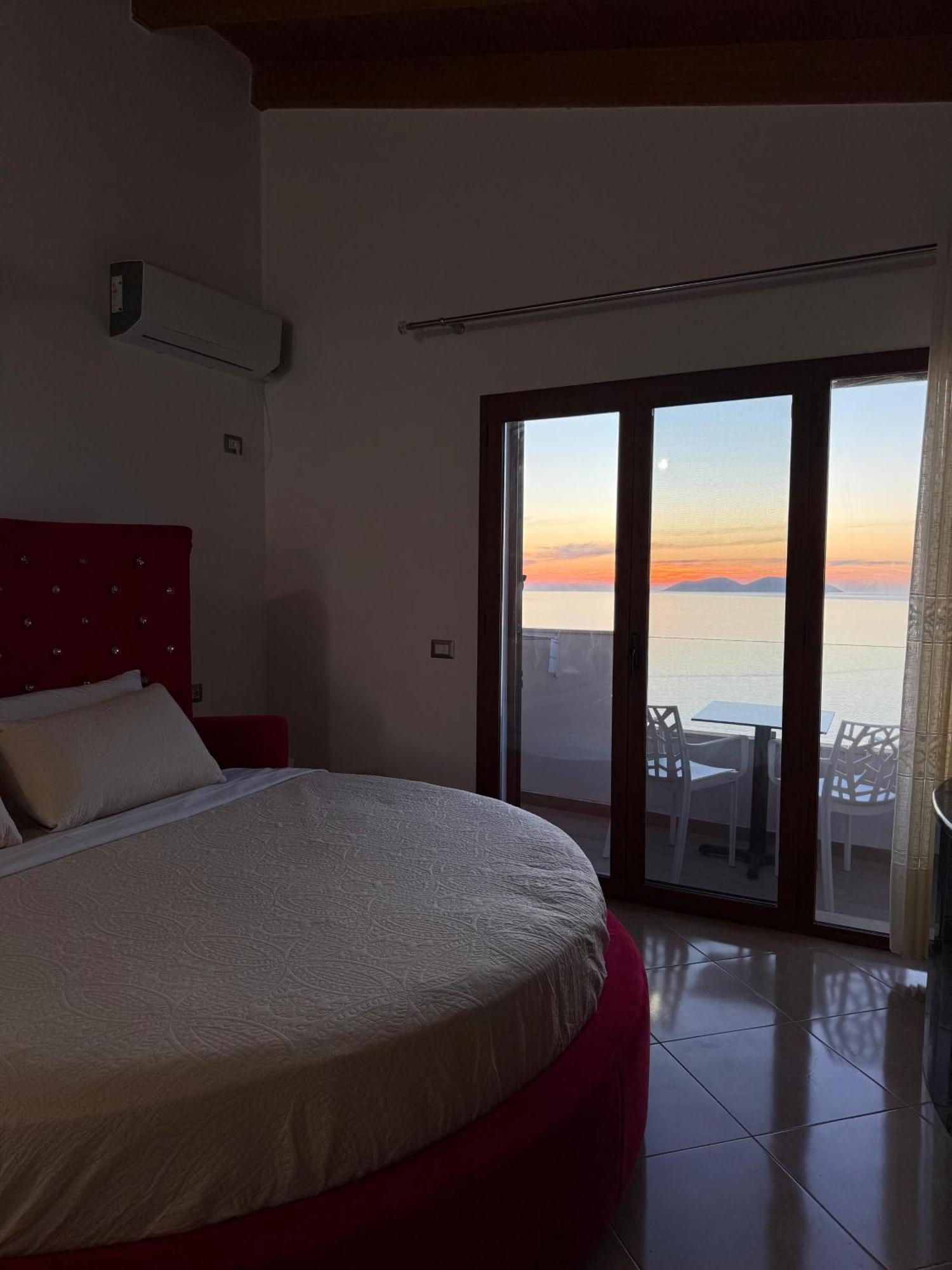 Dena Vlorë